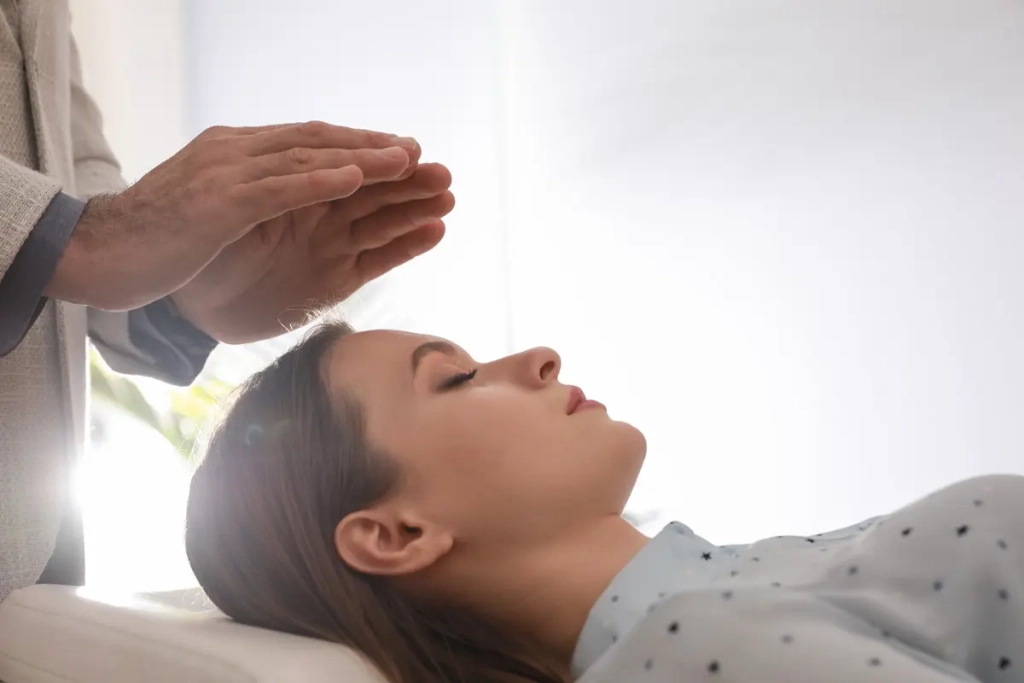 What happens in a reiki session
